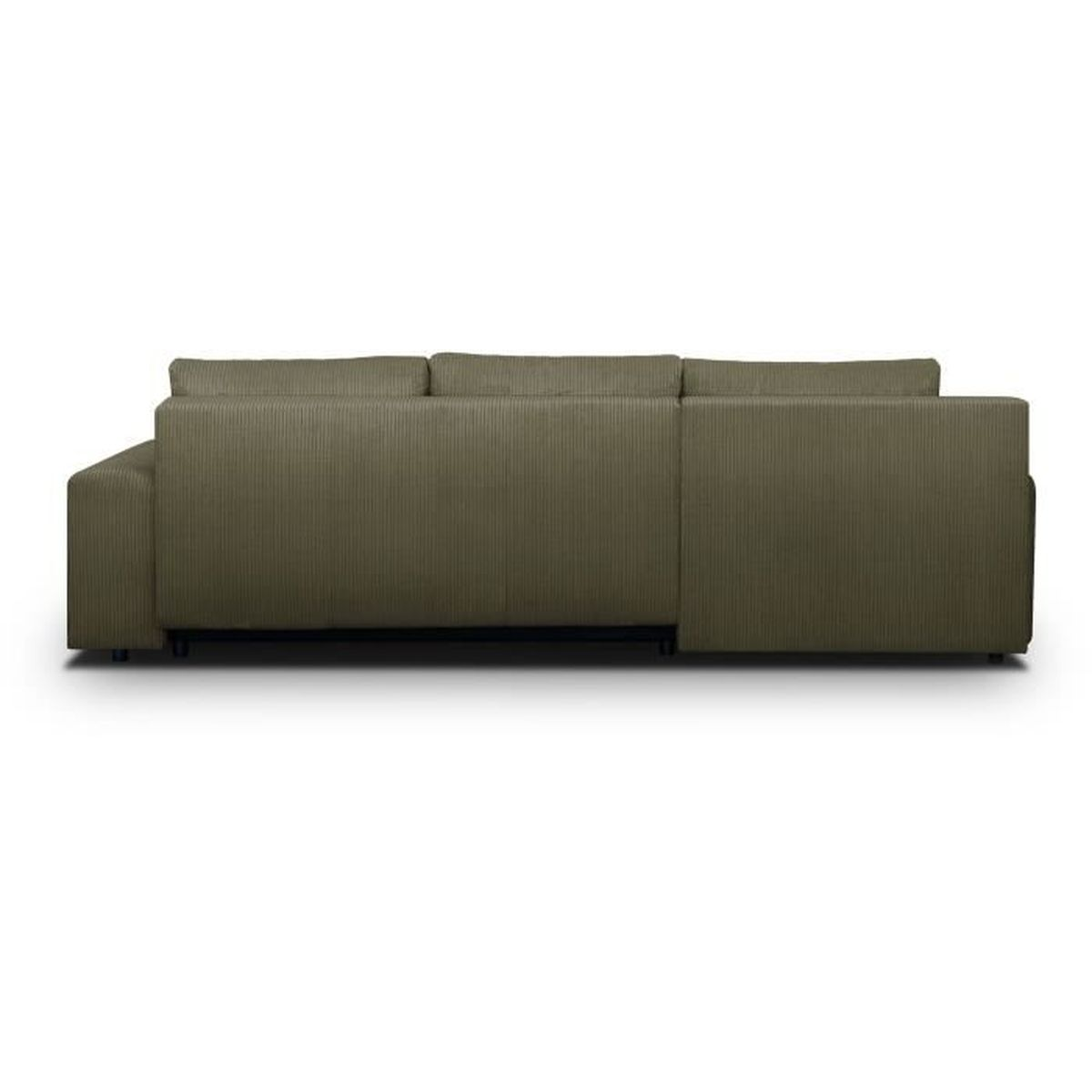 Rückansicht eines großen olivgrünen Cordsofas vor weißem Hintergrund.