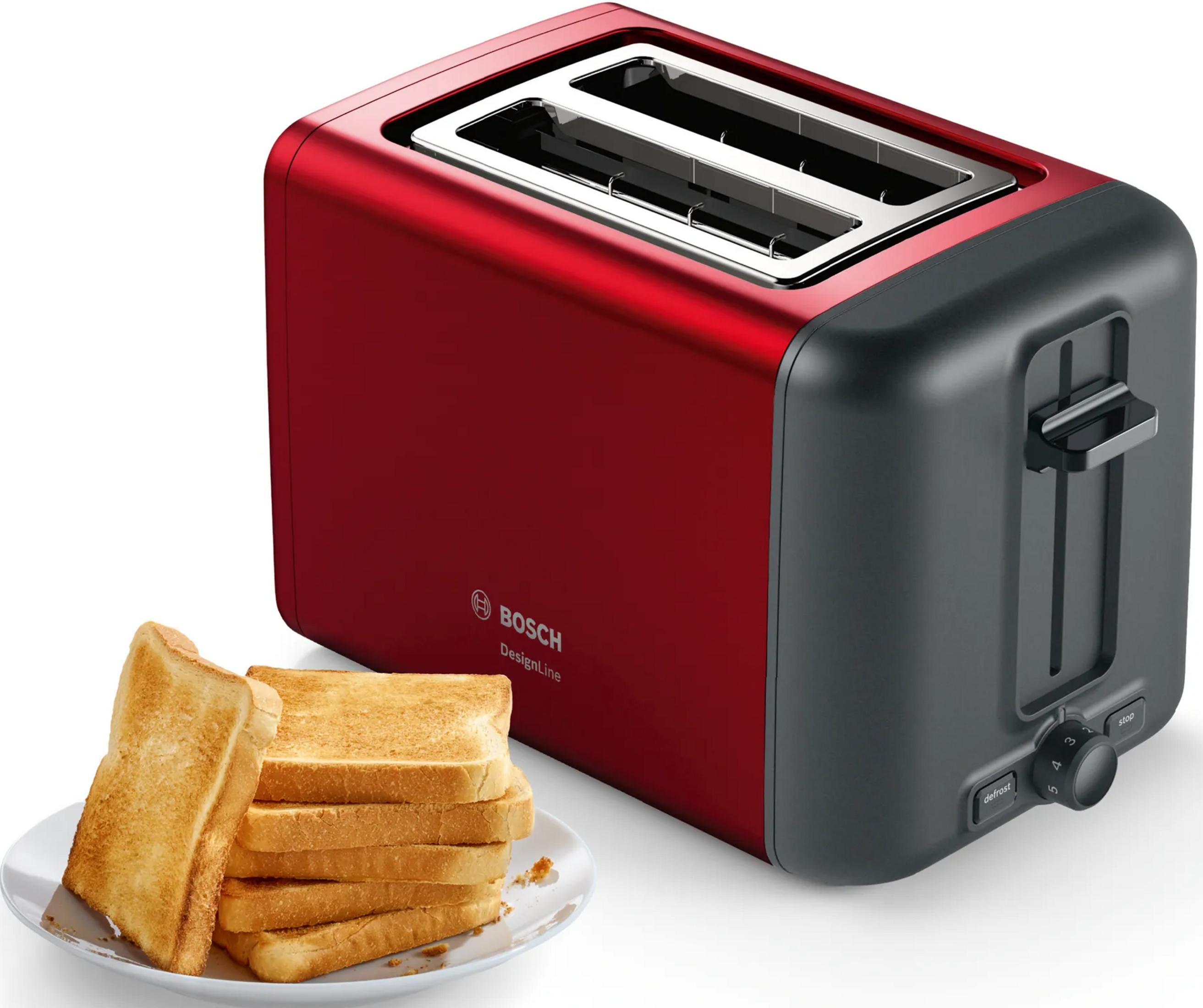 Ein roter und schwarzer Bosch DesignLine Toaster steht neben einem Teller mit mehreren Scheiben Toastbrot.