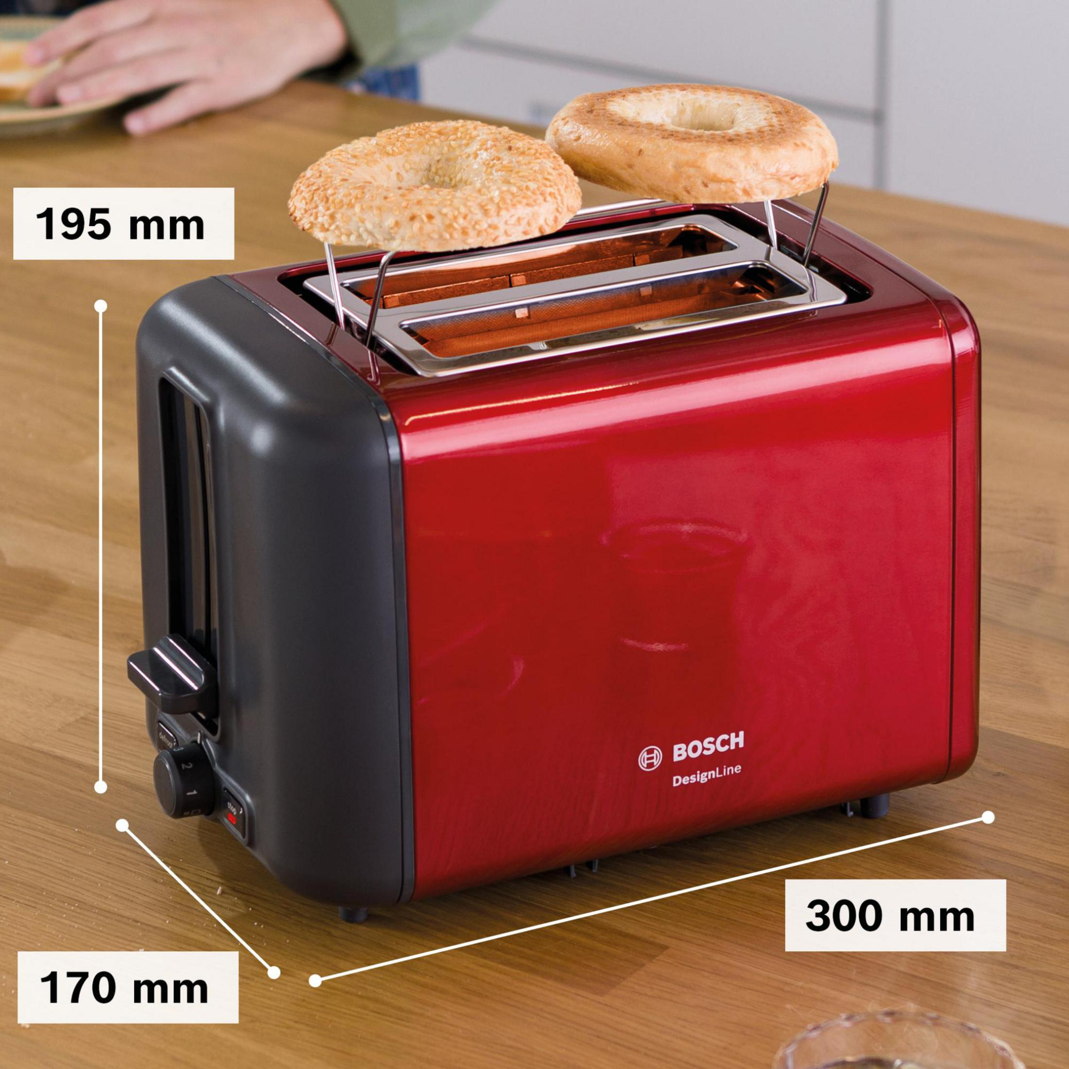 Roter Bosch Toaster mit integriertem Brötchenaufsatz und zwei gerösteten Bagels auf einem Holztisch.