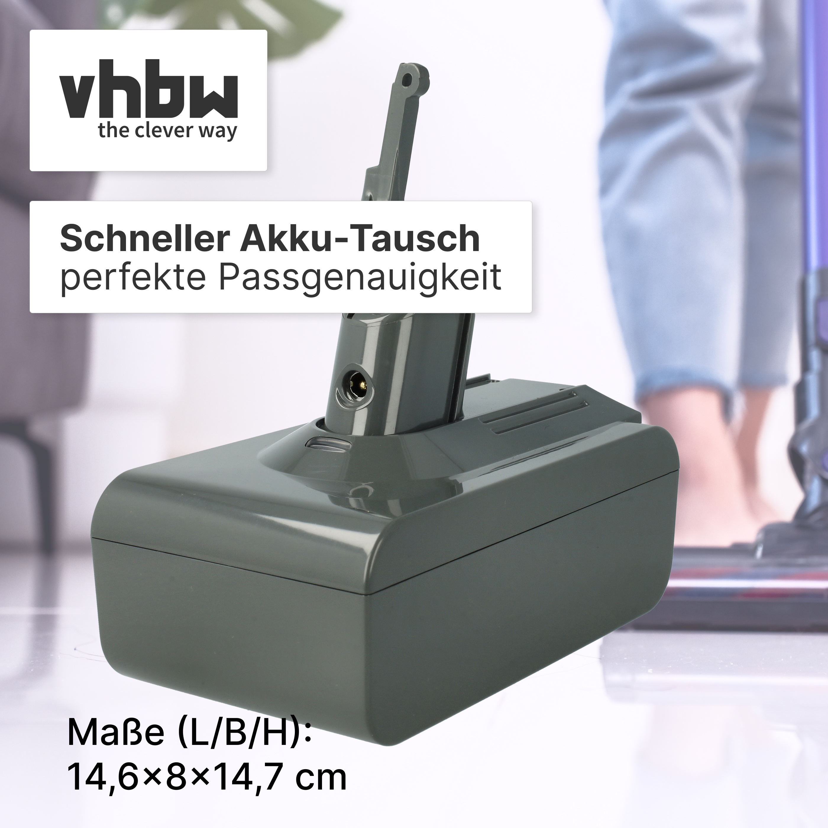 Grauer Ersatzakku für Staubsauger vor unscharfem Hintergrund.