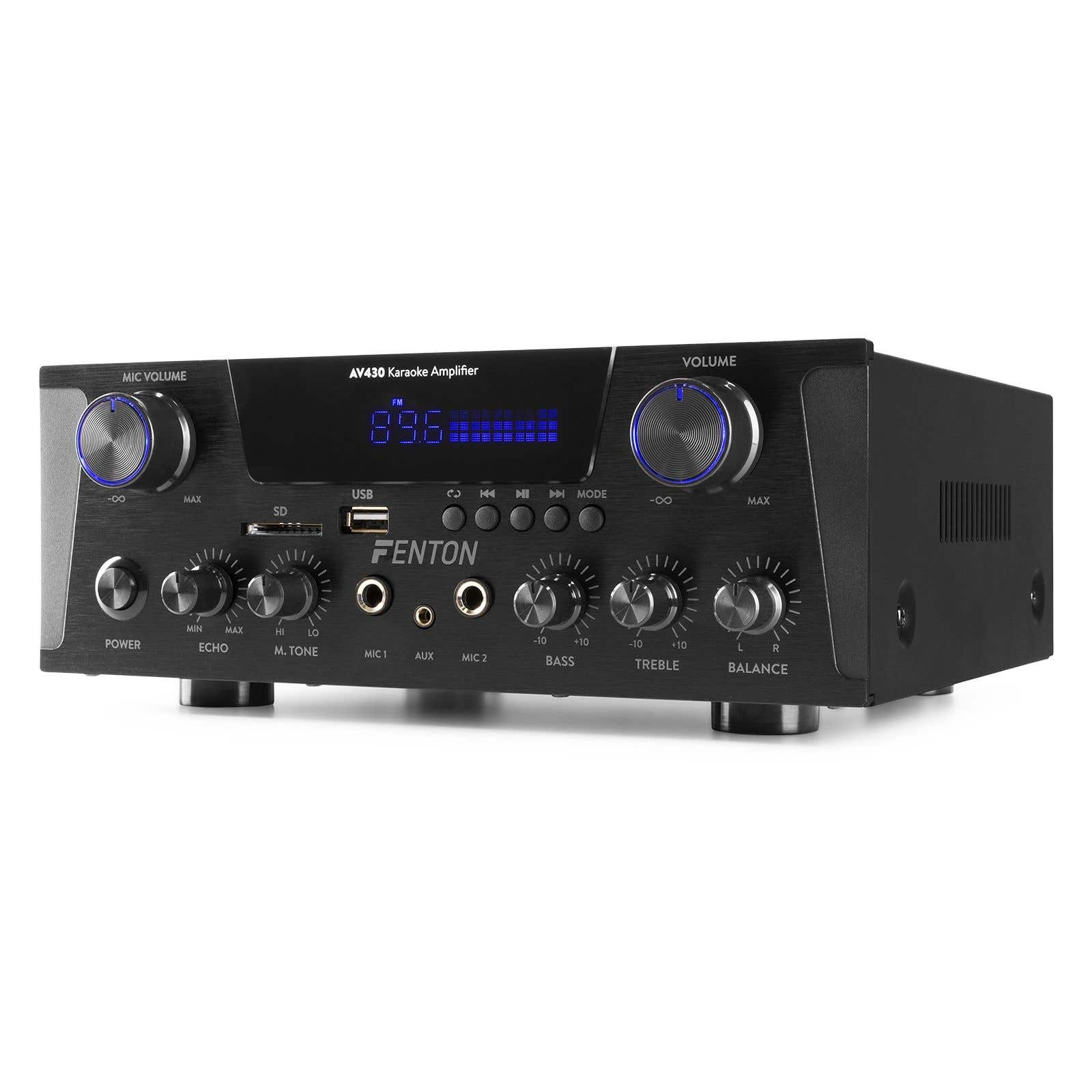 Amplificador de karaoke negro AV430 con pantallas LED azules, múltiples perillas y puertos sobre fondo blanco.
