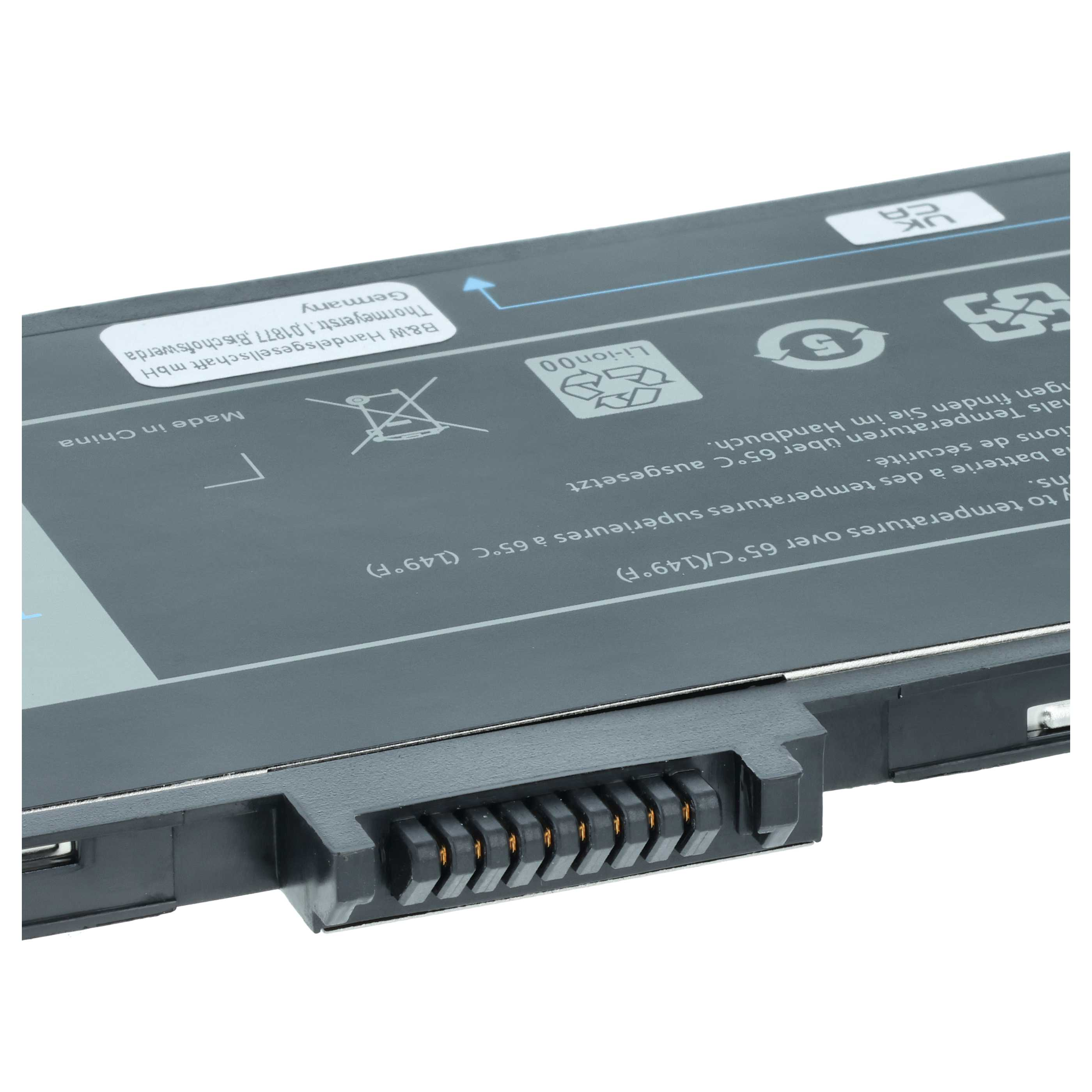 Nahaufnahme einer schwarzen Laptop-Batterie mit Warntexten, Symbolen und Steckern.