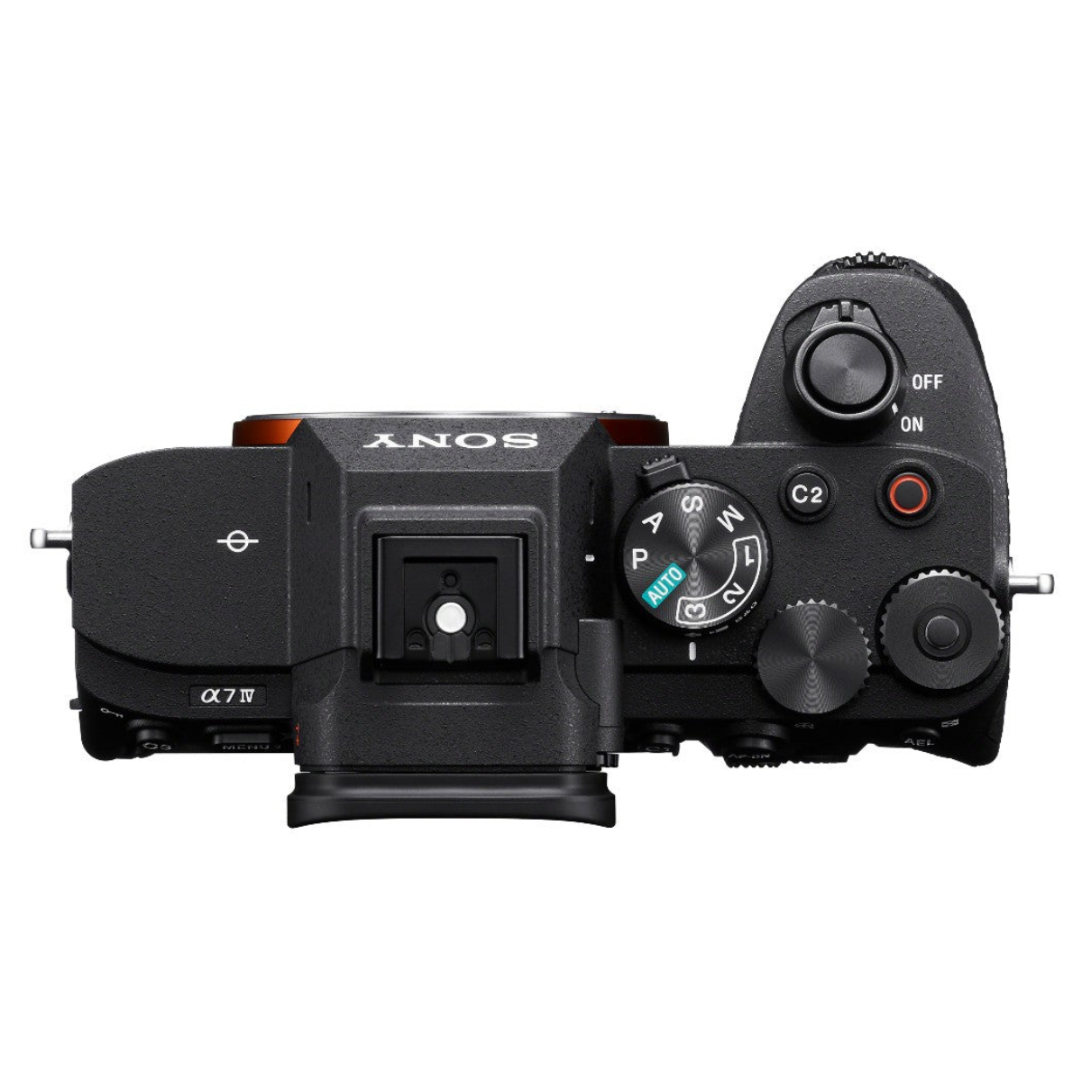 Vista superior de una cámara digital Sony A7 IV negra con diales, botones y zapata para flash sobre fondo blanco.