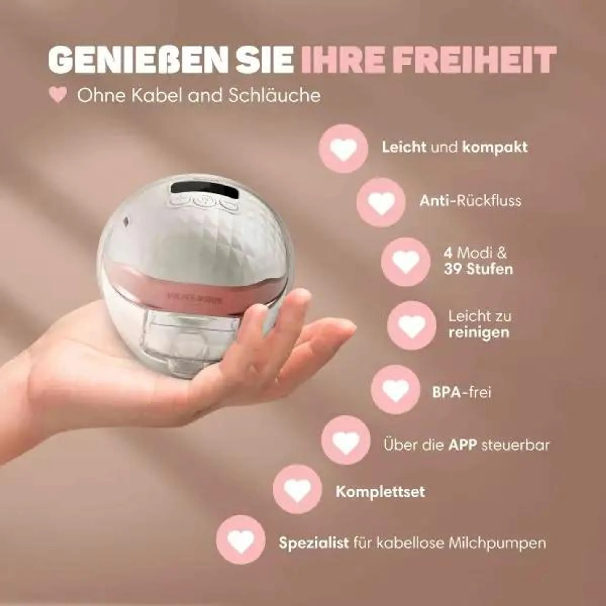 Eine Hand hält eine kompakte, kabellose Milchpumpe vor beige Hintergrund mit Produktmerkmalen.