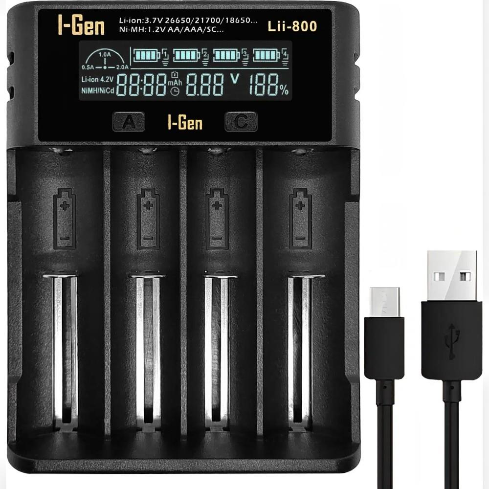 Dört yuvalı, LCD ekranlı ve iki USB kablolu siyah Lii-800 pil şarj cihazı.