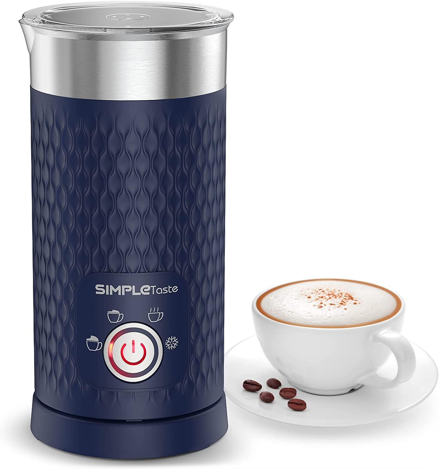 Mousseur à lait bleu avec bord en acier inoxydable et tasse de cappuccino avec des grains de café.