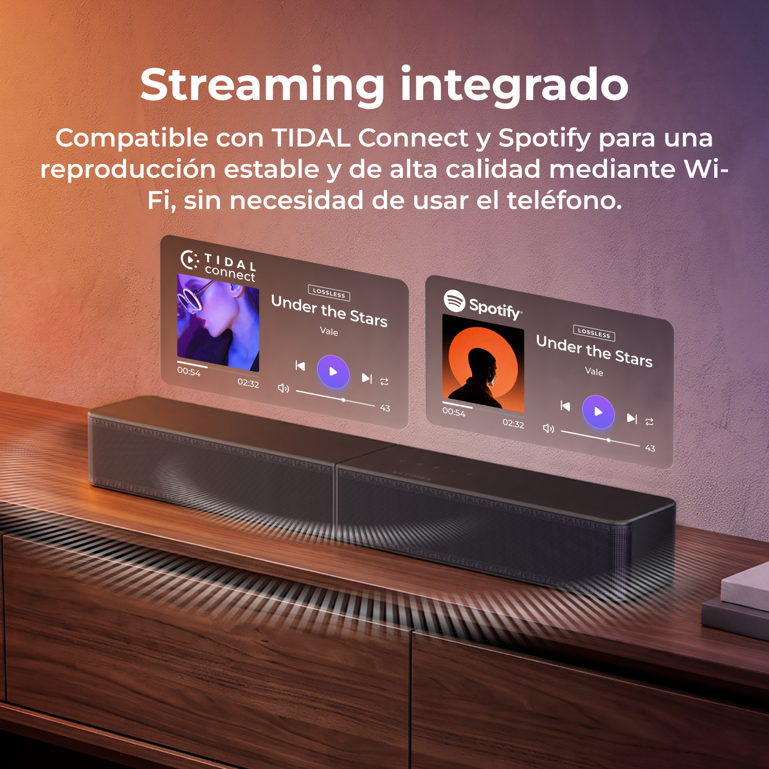 Una barra de sonido negra sobre un mueble de madera con pantallas flotantes de Tidal y Spotify encima y texto.
