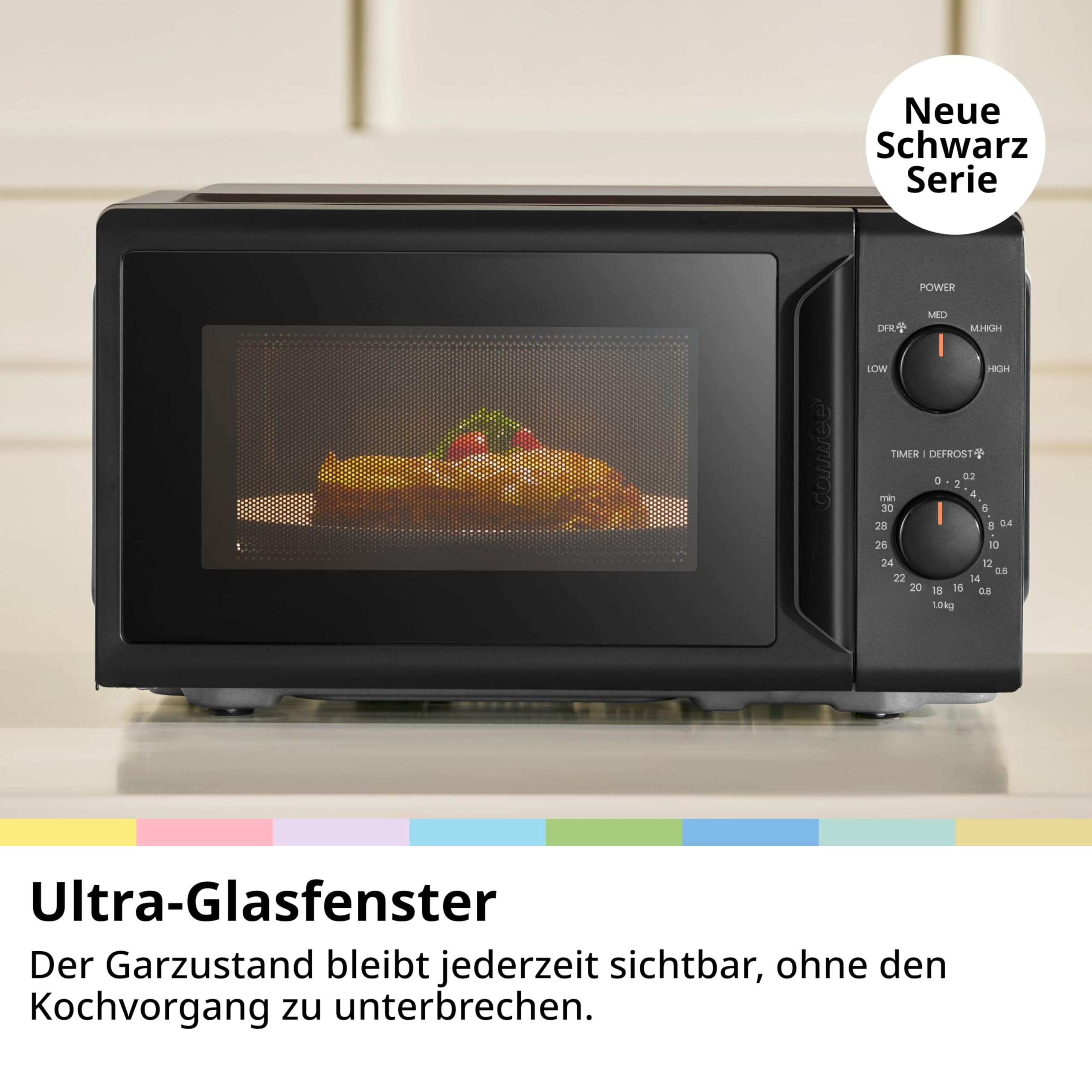 Schwarze Mikrowelle mit großem Sichtfenster, in dem erhitztes Essen sichtbar ist.
