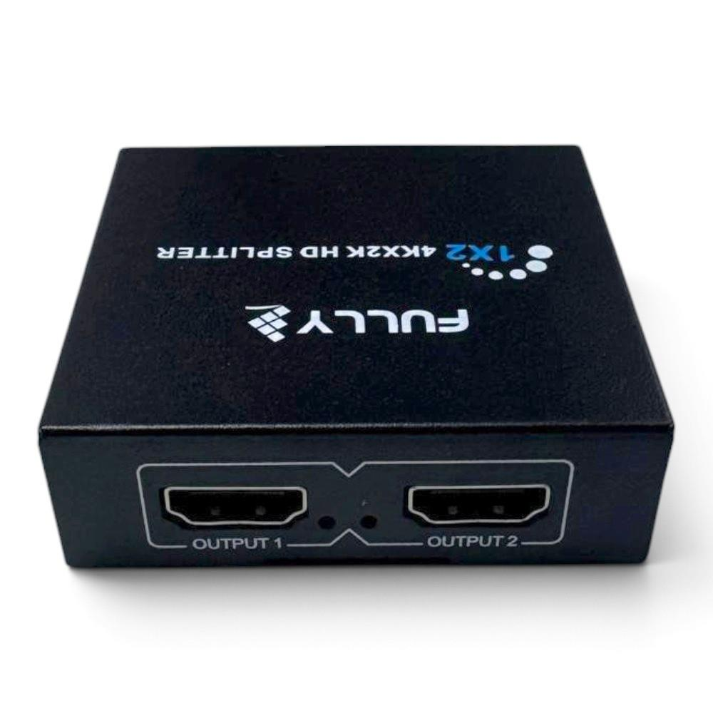 Beyaz arka planda iki HDMI çıkışlı siyah Fully 1x2 4KX2K HD ayırıcı.