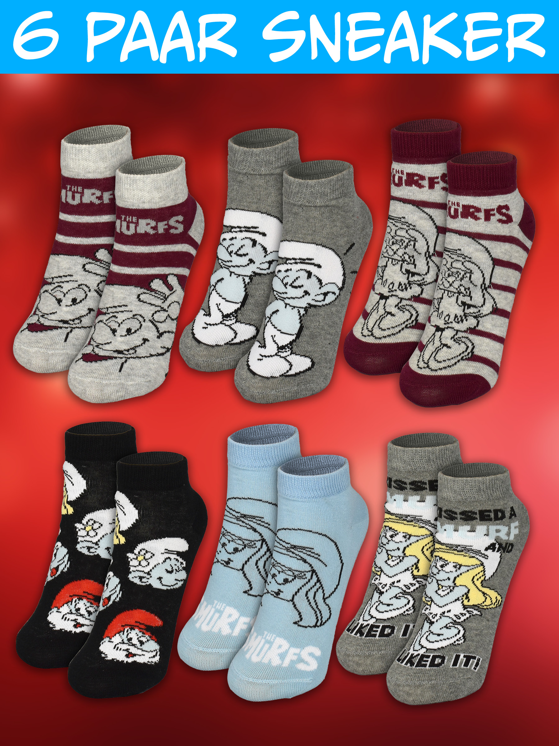 Sechs Paar farbige Sneaker Socken mit Smurfs Motiven vor rotem Hintergrund.
