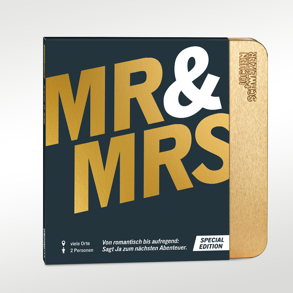 Schwarze Schachtel mit goldener MR & MRS Aufschrift und holzfarbenem Rand.