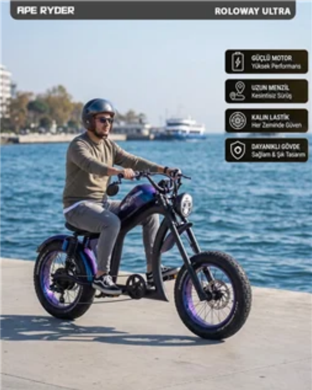 Kasklı bir adam sahilde kalın tekerlekli modern bir elektrikli bisiklet sürüyor.