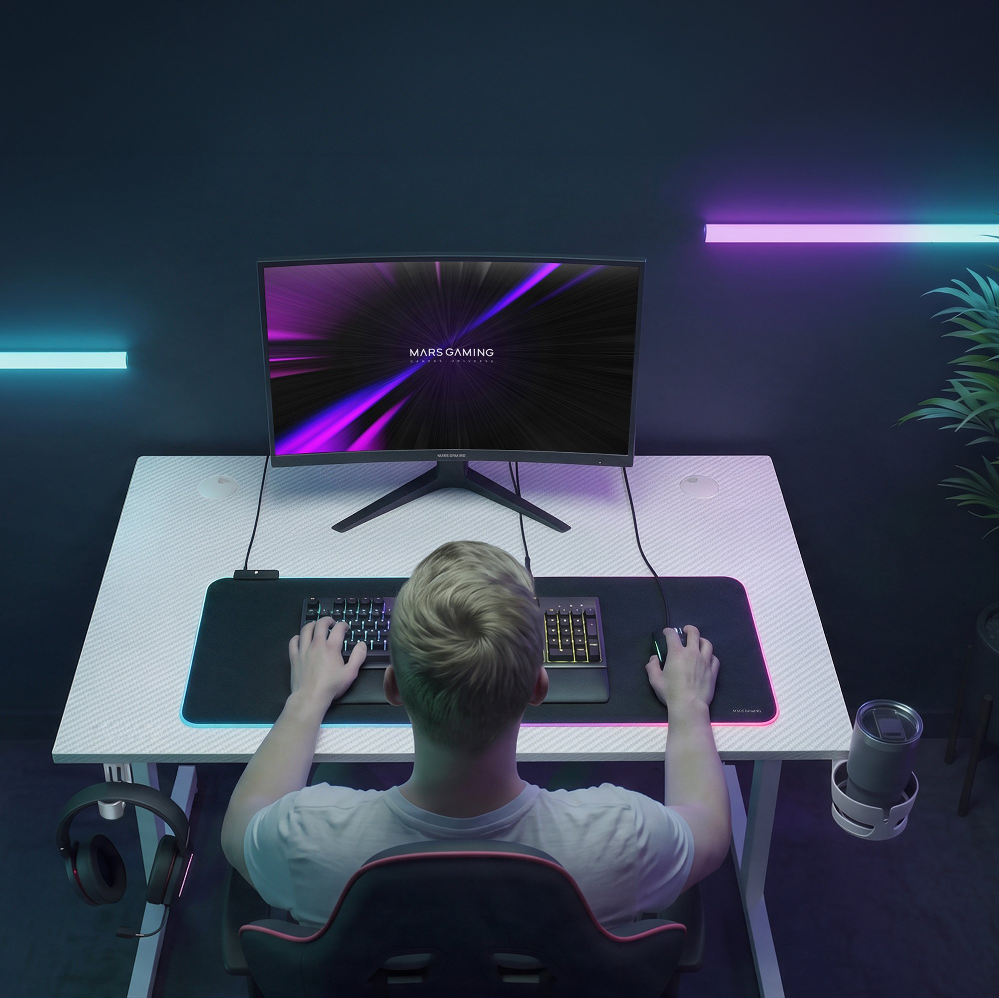 Un jugador se sienta en el escritorio frente a un monitor curvo en una habitación oscura con luces de neón.