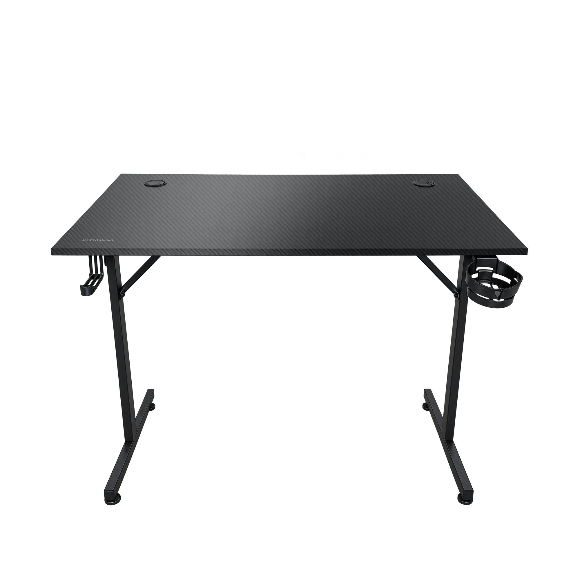 Un escritorio negro para juegos con acabado de fibra de carbono, posavasos y gancho para auriculares sobre fondo blanco.