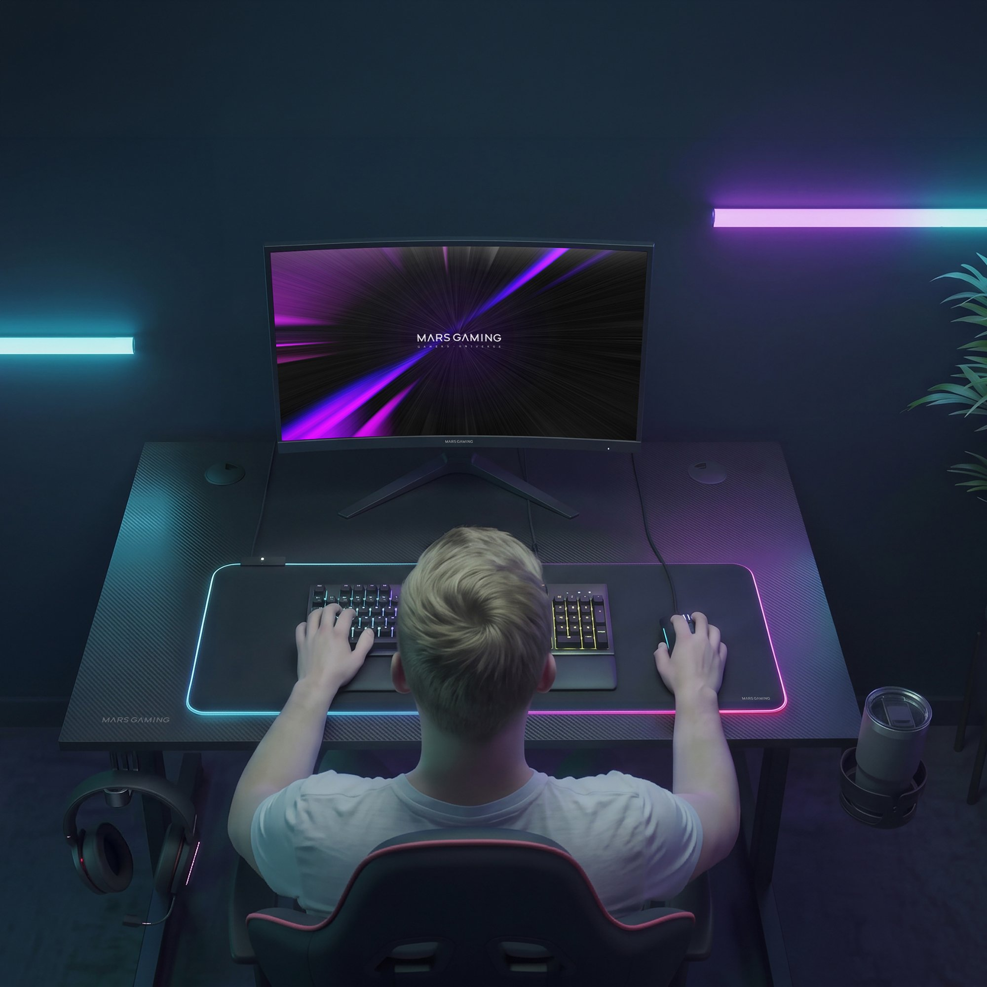 Un jugador se sienta en un escritorio negro con un monitor, teclado retroiluminado y ratón en una habitación con luces de ambiente.