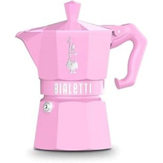 Una moka Bialetti rosa su sfondo bianco.
