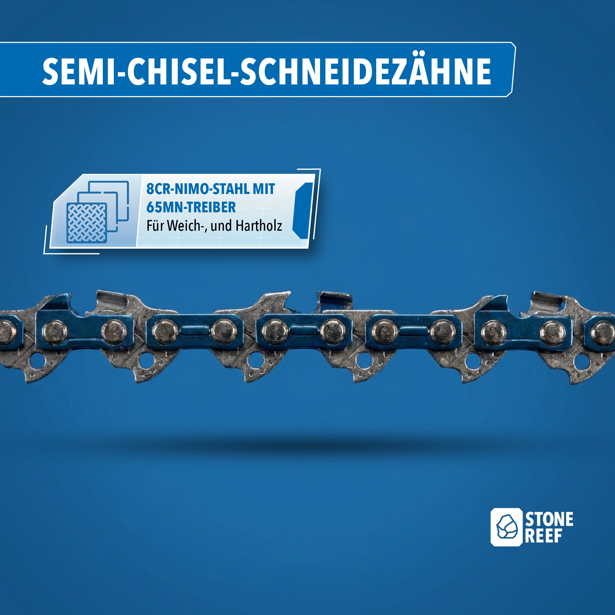 Halbmeißel-Sägekette aus Stahl mit blauen Elementen vor blauem Hintergrund.