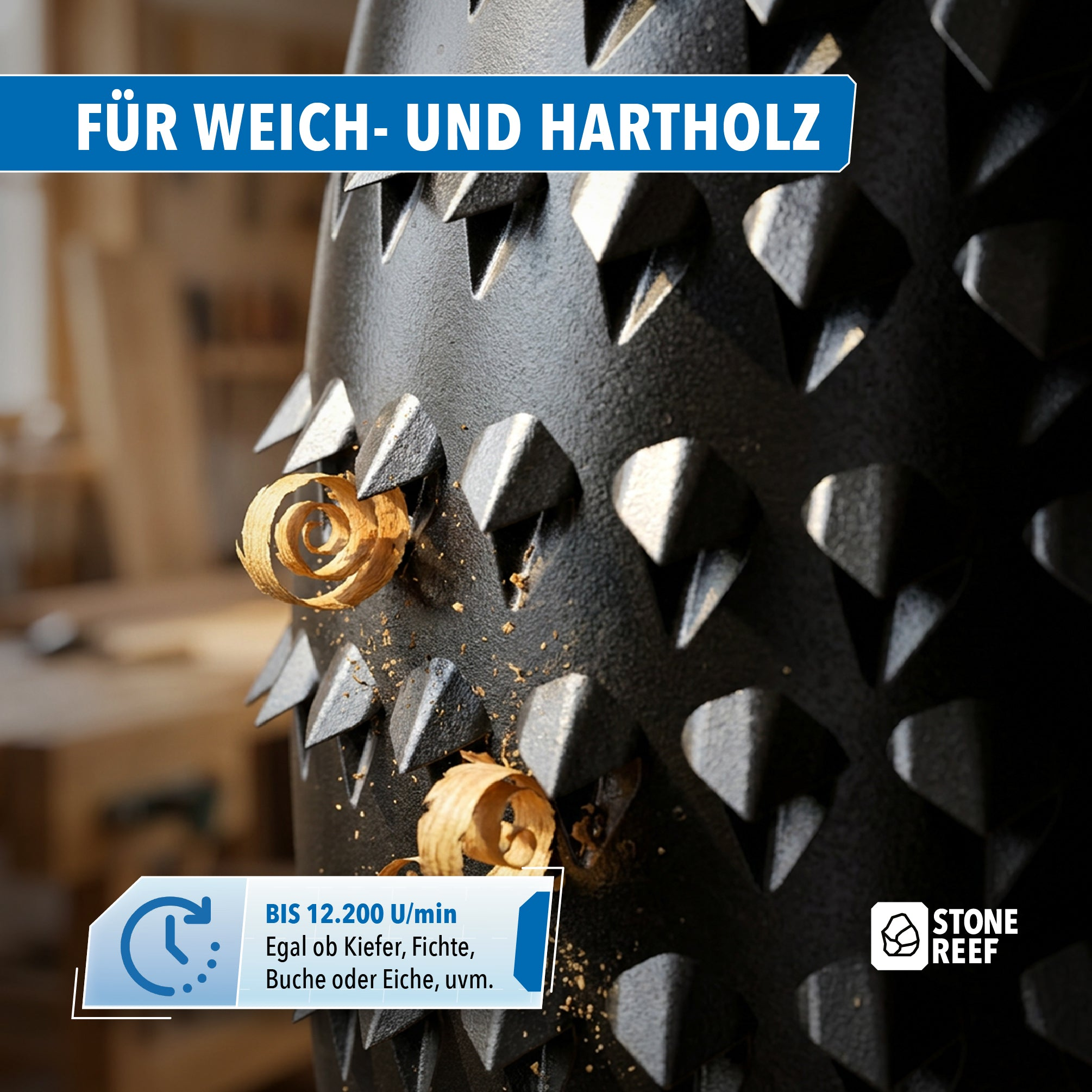 Schwarzer Holzraspel-Aufsatz mit scharfen Zähnen und Holzspänen, für Weich- und Hartholz.