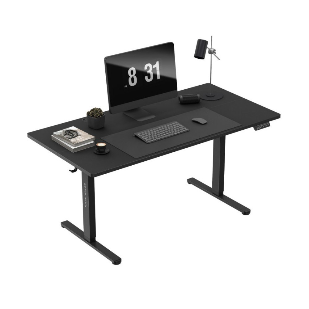 Nowoczesne czarne biurko stojące z komputerem, klawiaturą, lampką, rośliną i notesem.