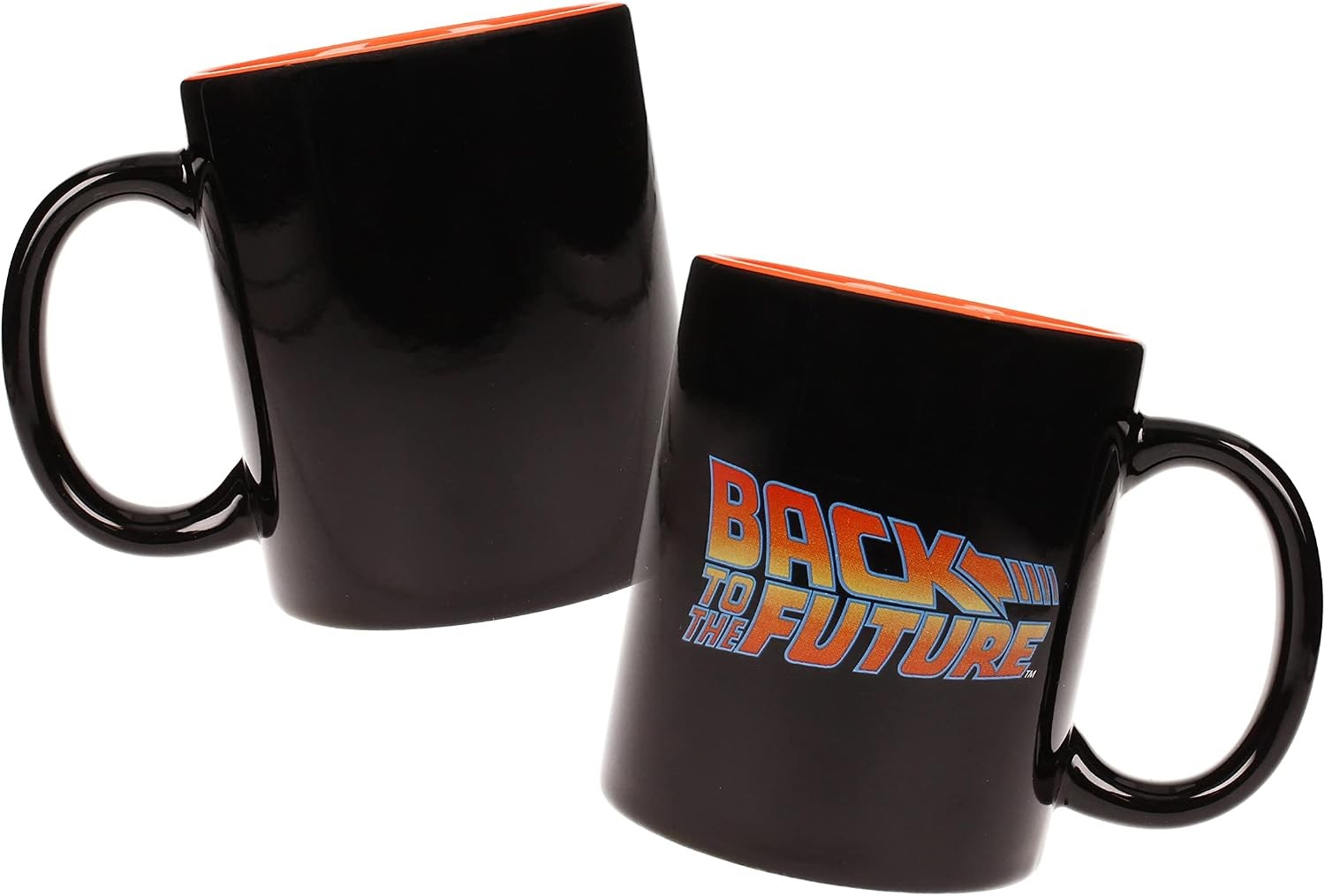 Zwei schwarze Tassen mit orangem Inneren und Back to the Future Logo.