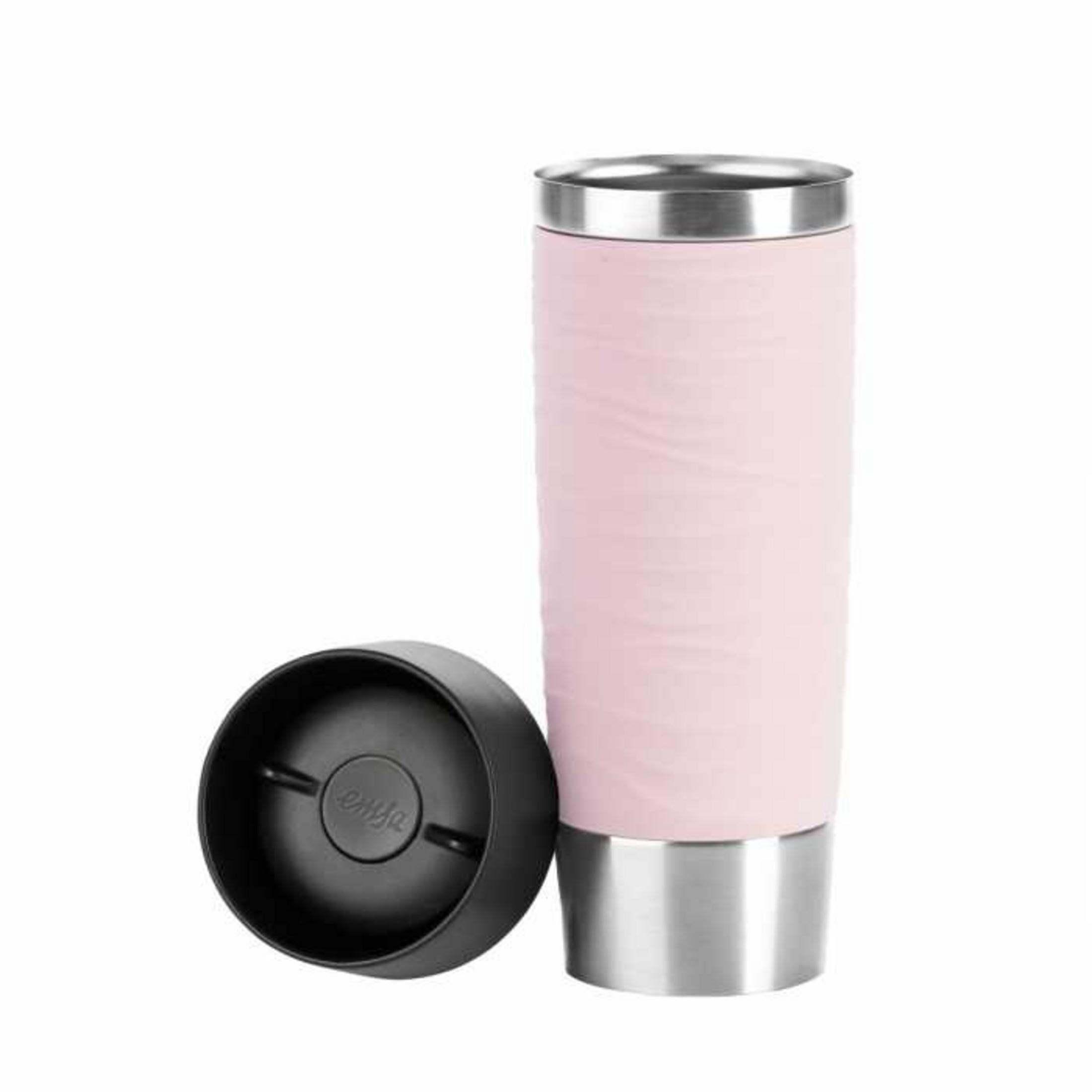 Ein blassroter Thermobecher aus Edelstahl mit einem abgenommenen schwarzen Deckel daneben auf weiÃŸem Hintergrund.