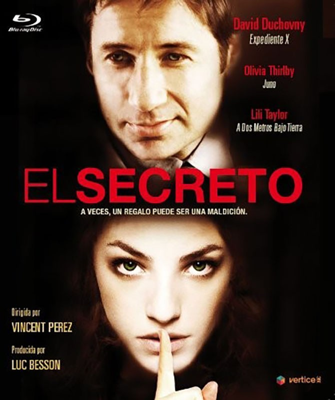 Cartel de la película El Secreto con David Duchovny y Olivia Thirlby con un dedo en los labios.