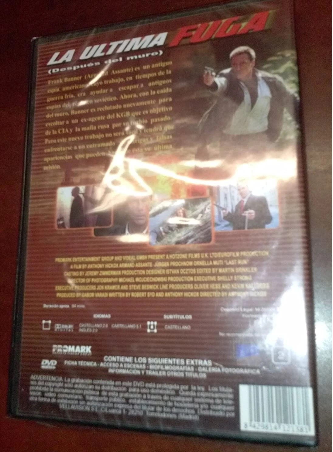 Contraportada del DVD La Ultima Fuga con imagen de actor y sinopsis.