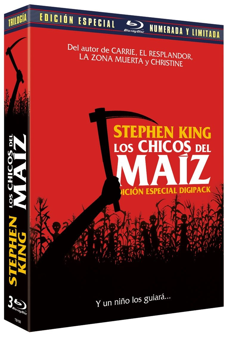 Portada roja del Blu-ray de Los chicos del maíz de Stephen King con una hoz y figuras en un maizal.