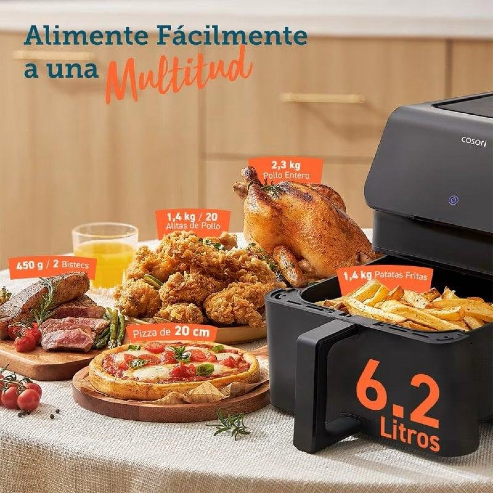 Una friggitrice ad aria nera da 6,2L accanto a pollo, patatine, bistecca e pizza.
