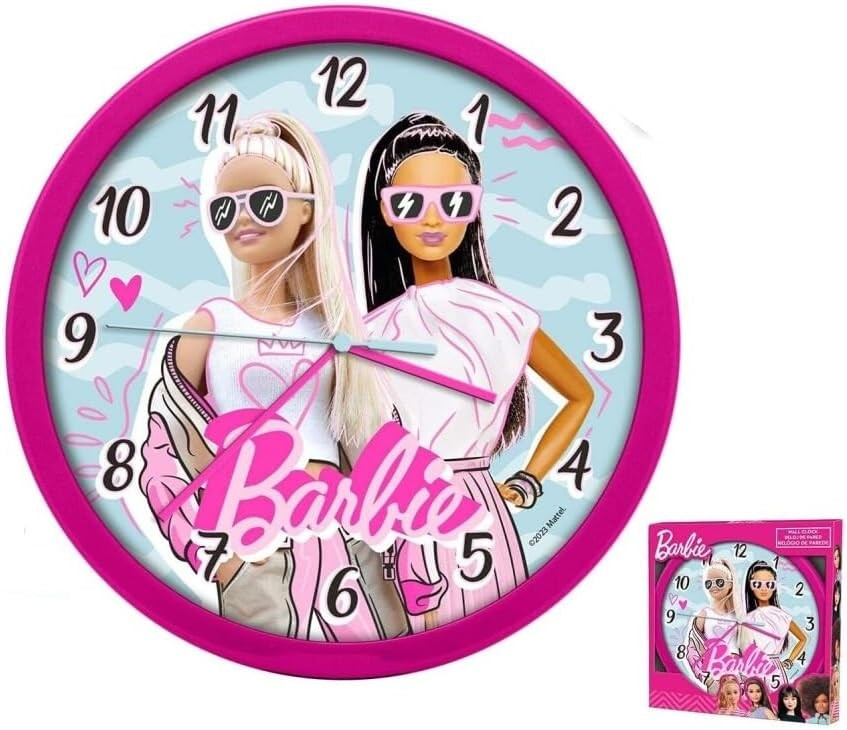 Rosa Barbie-Wanduhr mit zwei Barbie-Puppen vor blauem Hintergrund und Verpackung.