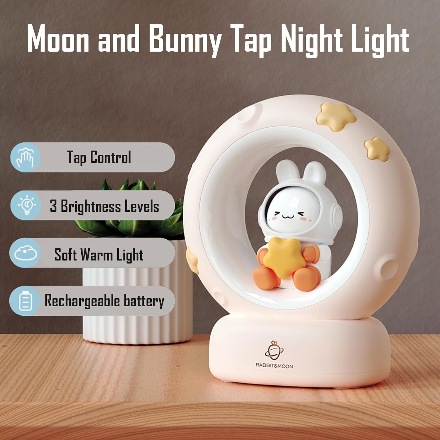 Mond- und Hasen-Nachtlicht mit Funktionen wie Tap-Steuerung und Dimmbarkeit auf einem Holztisch.