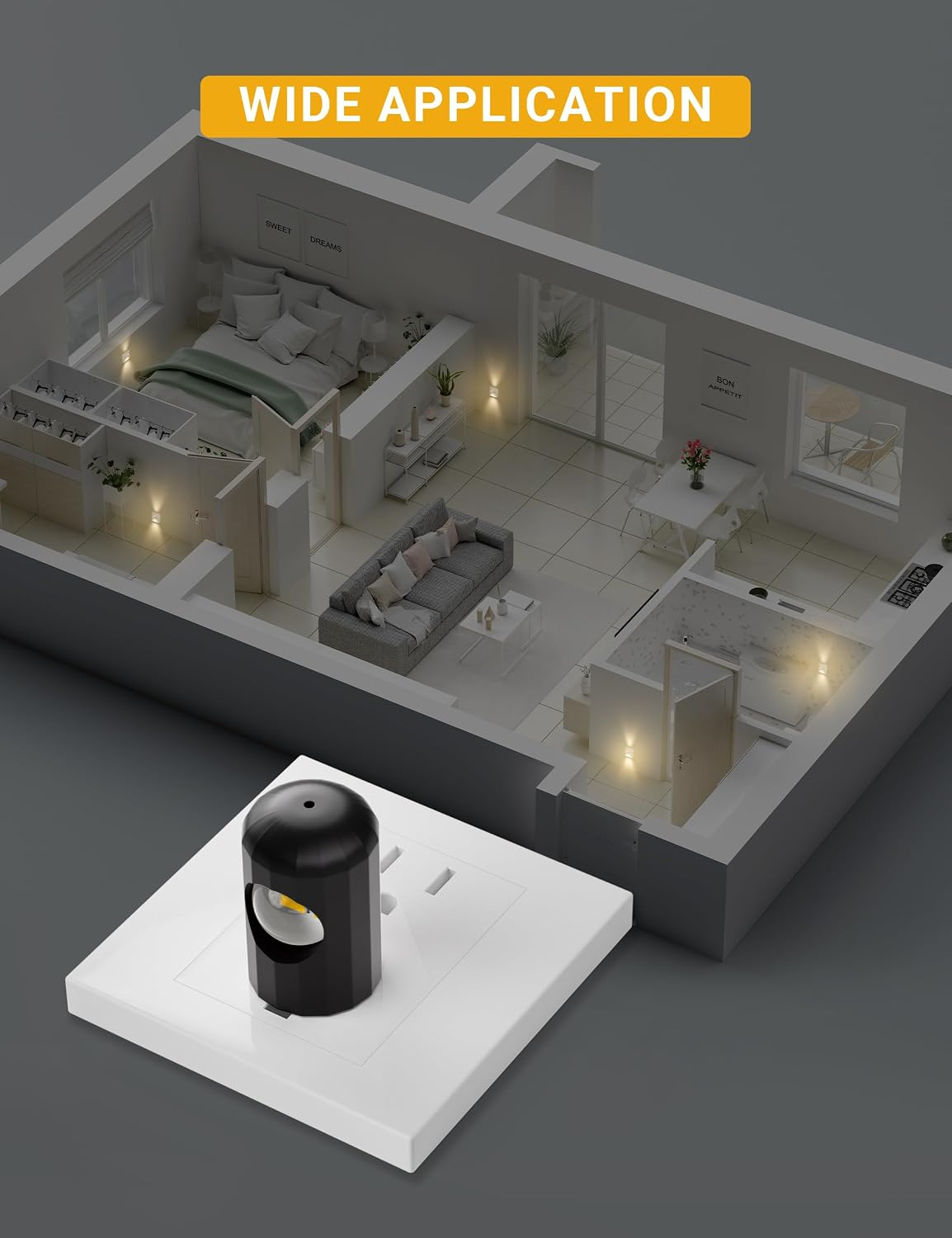 Ein schwarzes Nachtlicht steckt in einer Steckdose vor einem Modellhaus mit mehreren beleuchteten Räumen.