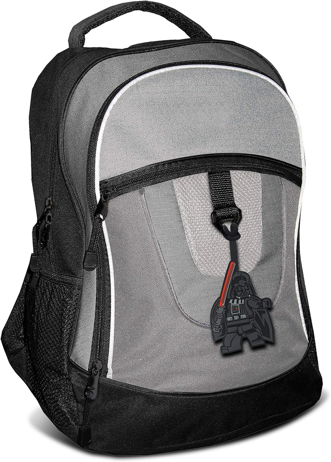Mochila gris y negra con ribetes blancos y un llavero de Darth Vader.