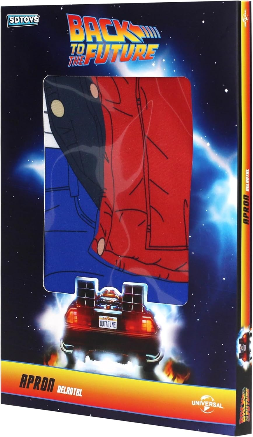 Delantal temático de Regreso al futuro en su embalaje, con el atuendo de Marty McFly y la máquina del tiempo DeLorean.
