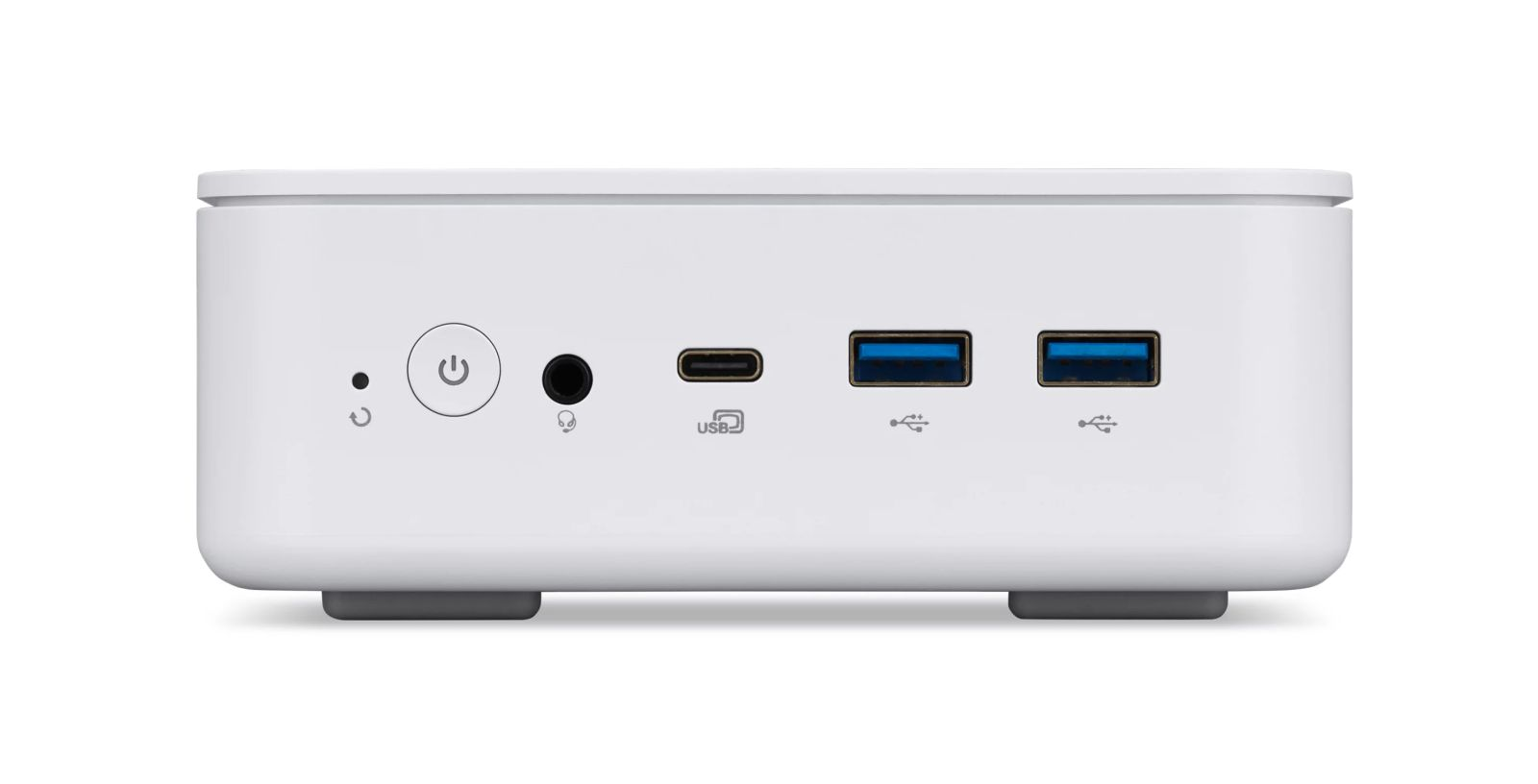 Frontansicht eines weißen Mini-PCs mit Ein/Aus-Schalter, Audioanschluss, USB-C-Anschluss und zwei USB-Anschlüssen.
