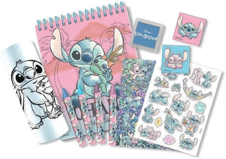 Set de papelería de Stitch con cuaderno, ceras, pegatinas y un rollo con el personaje de Disney.