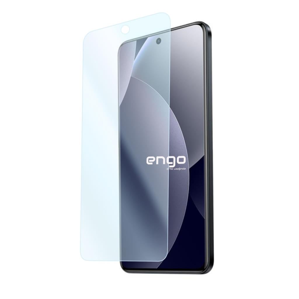 Önünde hafifçe kaldırılmış şekilde duran şeffaf ekran koruyuculu akıllı telefon.