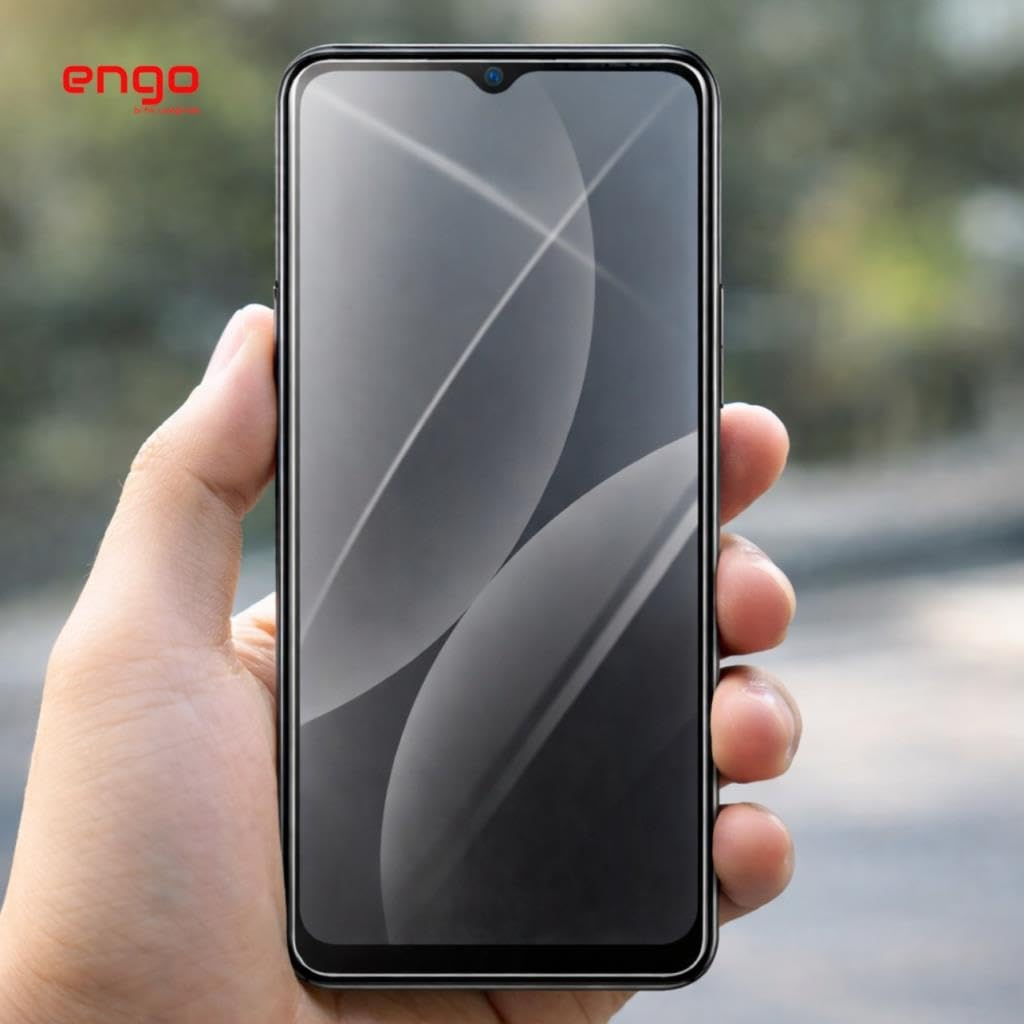 Bir el, siyah çerçeveli ve ekranında soyut daire desenleri olan bir akıllı telefon tutuyor.