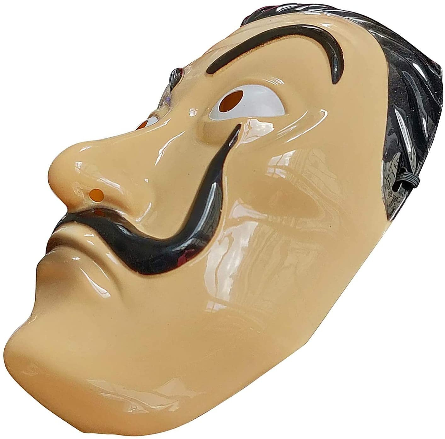 Vista cercana de una máscara brillante de color beige con un bigote negro prominente, cejas arqueadas y cabello oscuro.