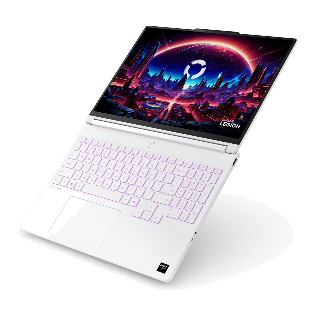 Biały laptop Lenovo Legion z żywą, futurystyczną tapetą przedstawiającą miasto na białym tle.