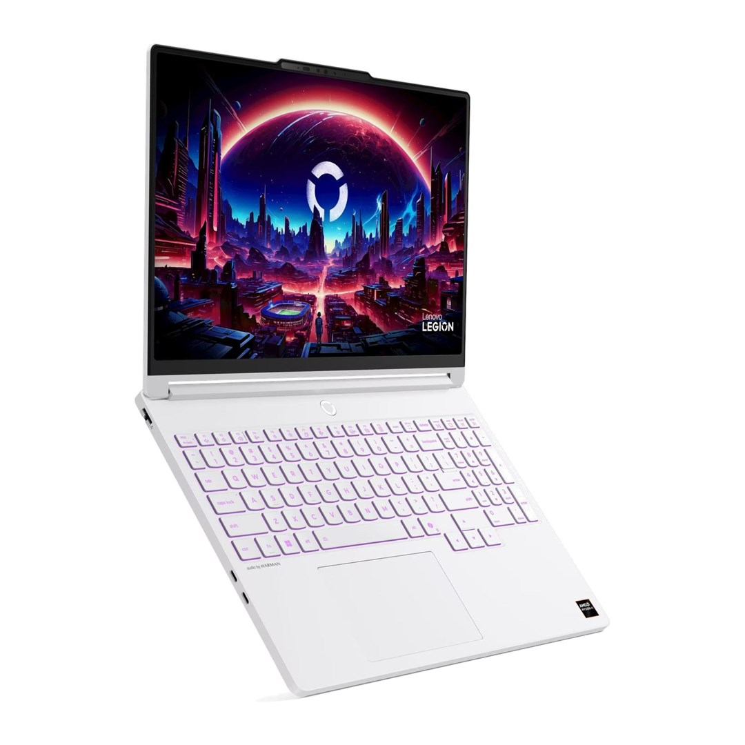 Biały laptop Lenovo z żywą, fioletowo-czerwoną futurystyczną tapetą przedstawiającą miasto na ekranie.
