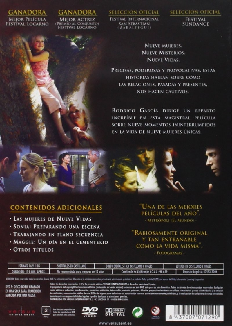Parte trasera de una caja de DVD con imágenes, descripciones y premios.