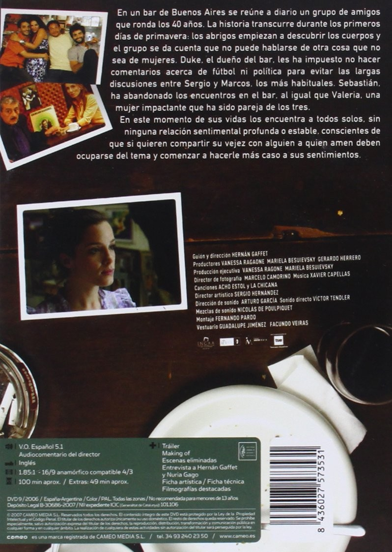Contraportada de DVD con fotogramas, texto, equipo, código de barras y plato con taza.