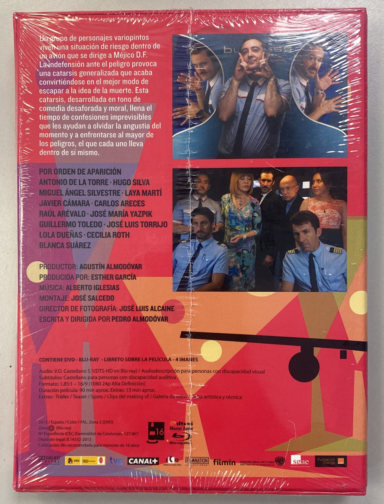 Caratula de DVD con fondo rojo, descripciones, reparto y fotos de escenas.