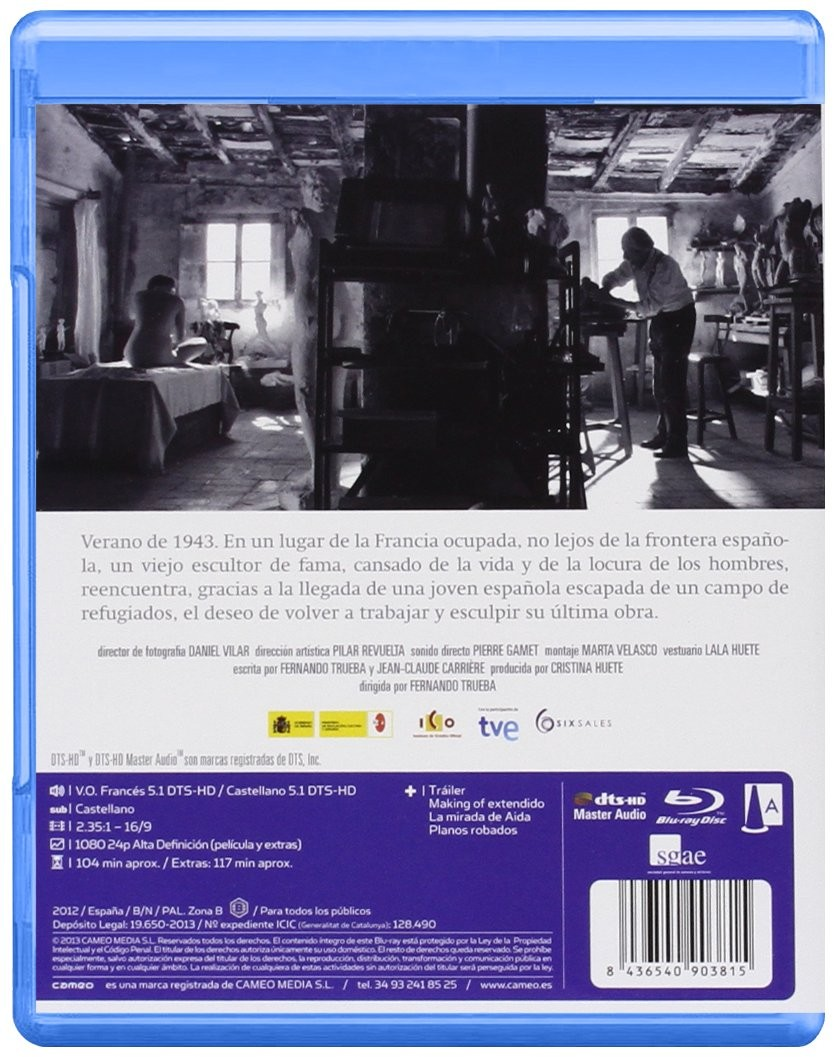 Contraportada de Blu-ray azul con escena de estudio en blanco y negro, texto y código de barras.