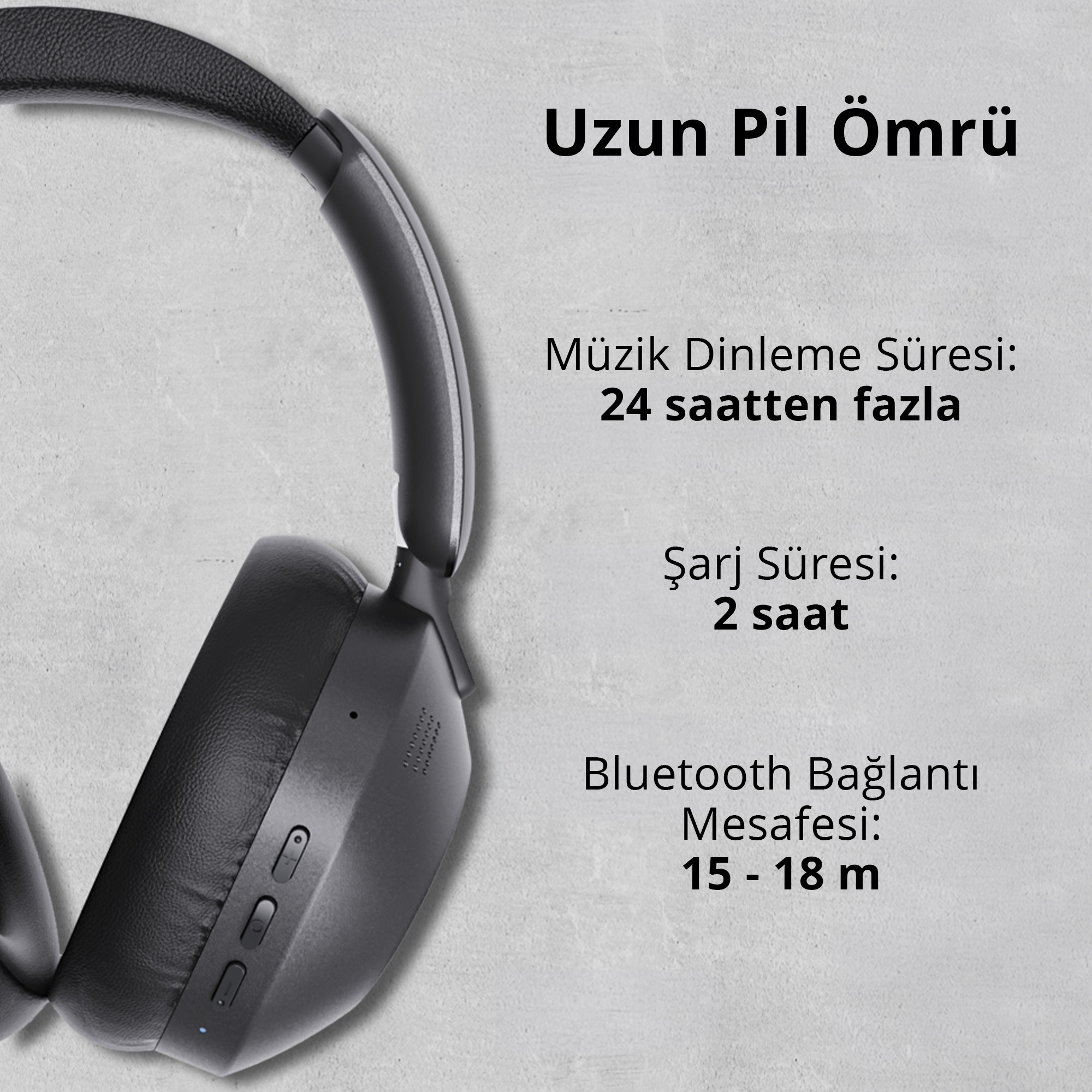 Gri arka planda pil omru ve Bluetooth mesafesini belirten Turkce yazilarin yer aldigi siyah kulaklik.