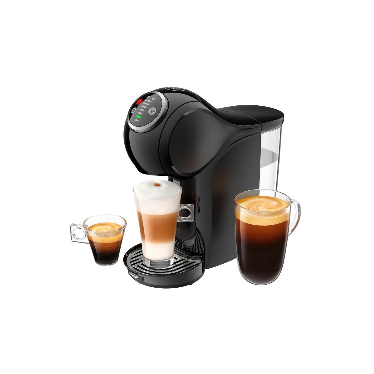 Eine schwarze Kaffeemaschine mit drei verschiedenen Gläsern Kaffee, darunter Espresso, Latte Macchiato und schwarzer Kaffee.