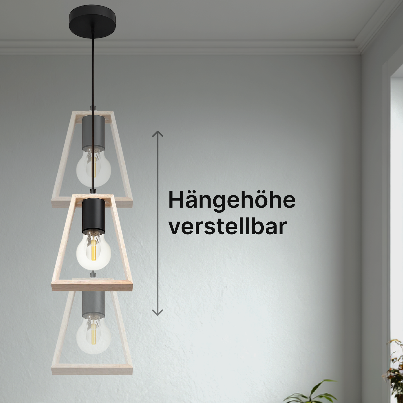 Eine moderne Pendelleuchte mit drei dreieckigen Holzrahmen und Glühbirnen hängt in einem Raum.