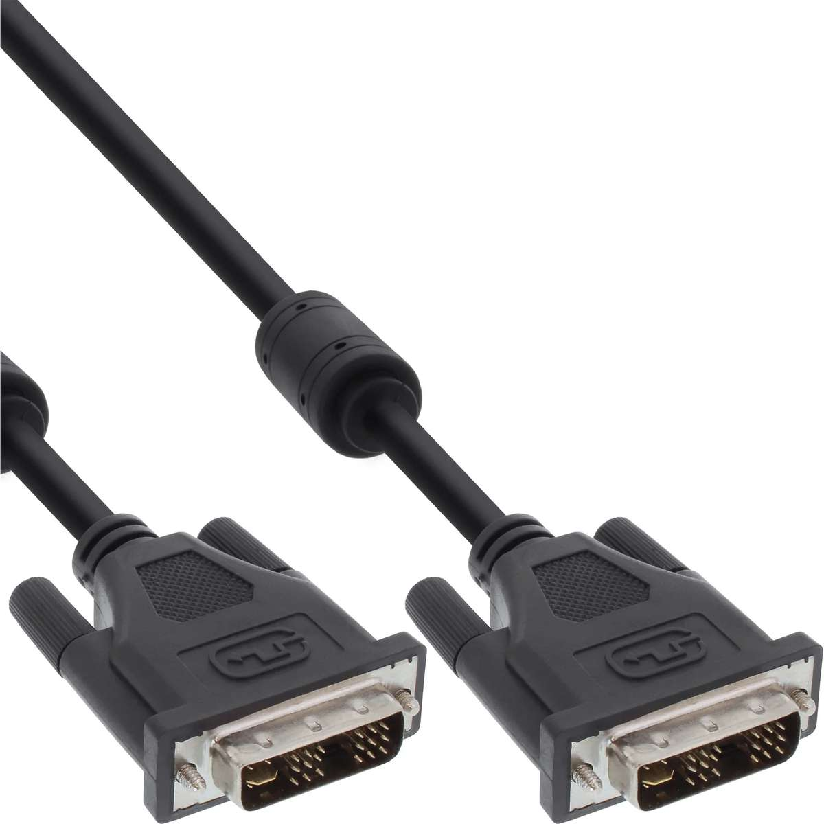 Un cable VGA negro con conectores y núcleo de ferrita sobre fondo blanco.