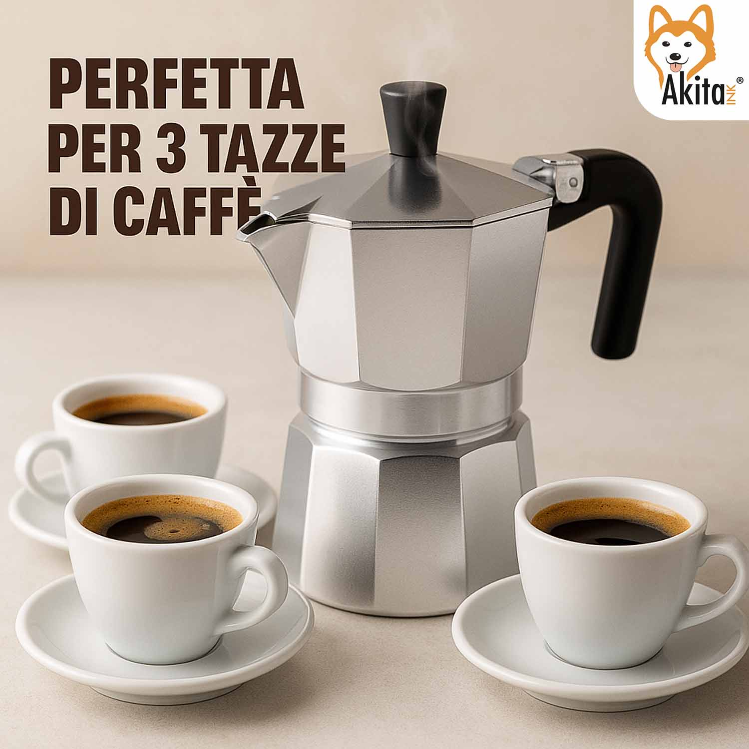 Una moka d'argento con tre tazzine bianche di caffè.